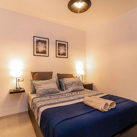 Lovely Cozy 2-Bedroom Residential Home With Patio Benalmádena Esterno foto